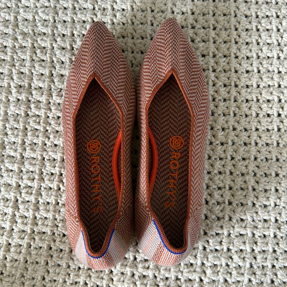 Rothy’s The merino Point in camel herringbone size 8